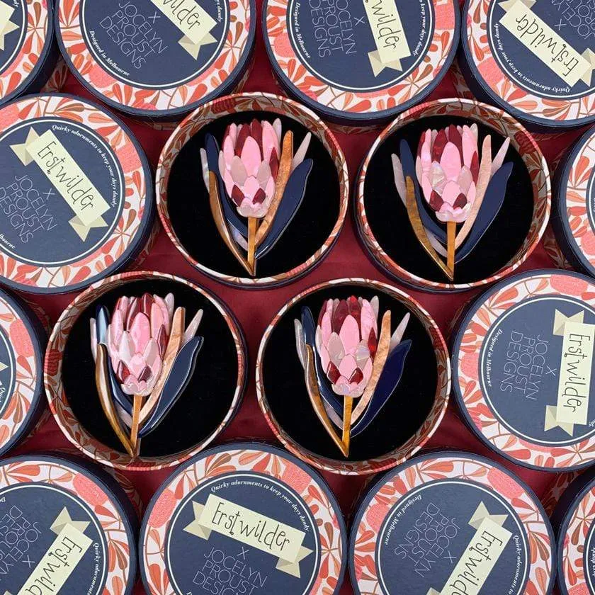 Stunning Protea Brooch - Enhance Your Look with this Exquisite Floral Accessory
