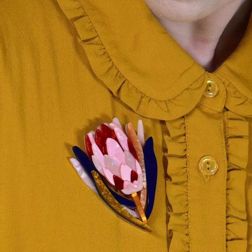 Stunning Protea Brooch - Enhance Your Look with this Exquisite Floral Accessory