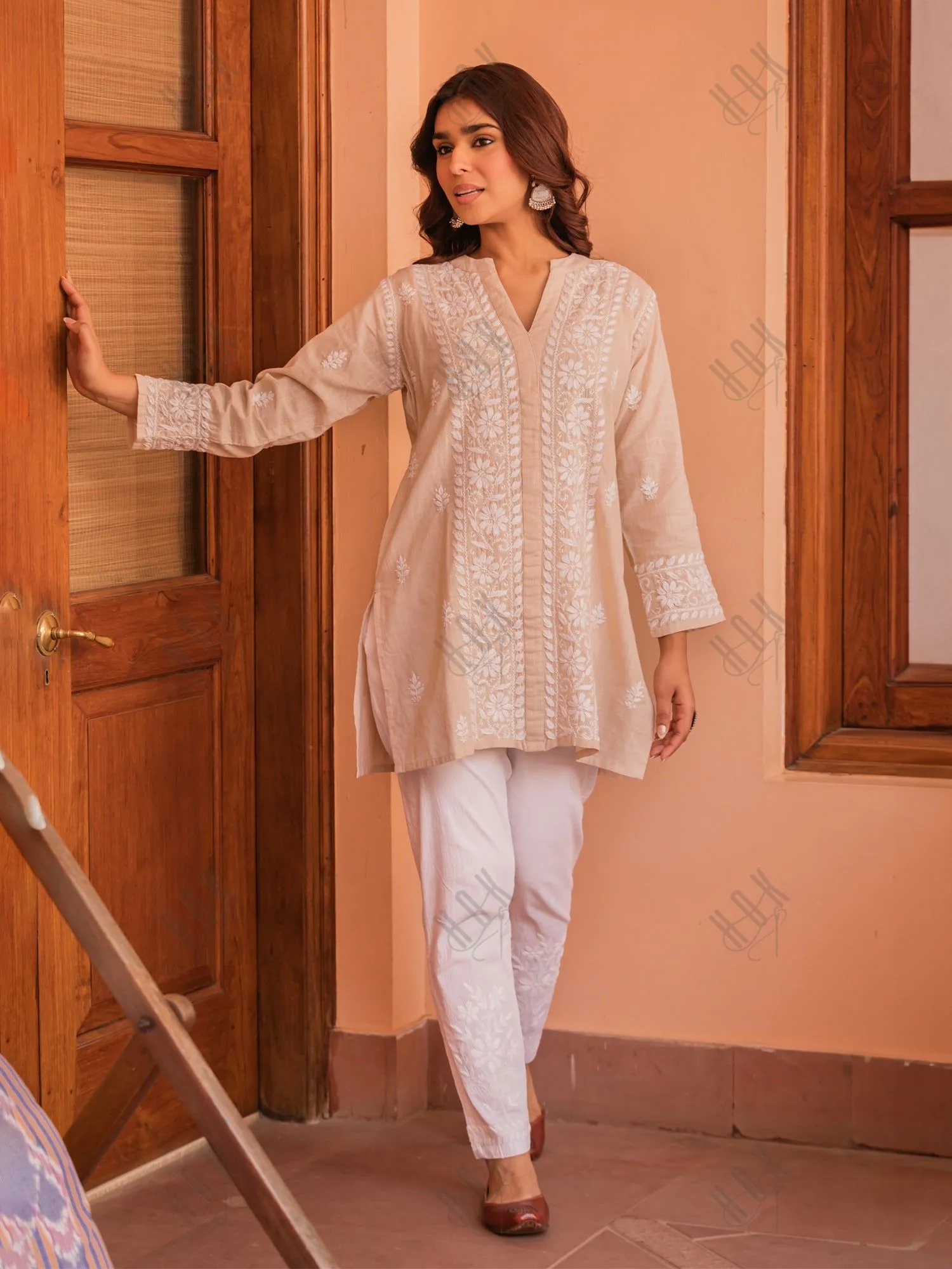 Saba Chikankari Short kurta in Slub cotton - Beige