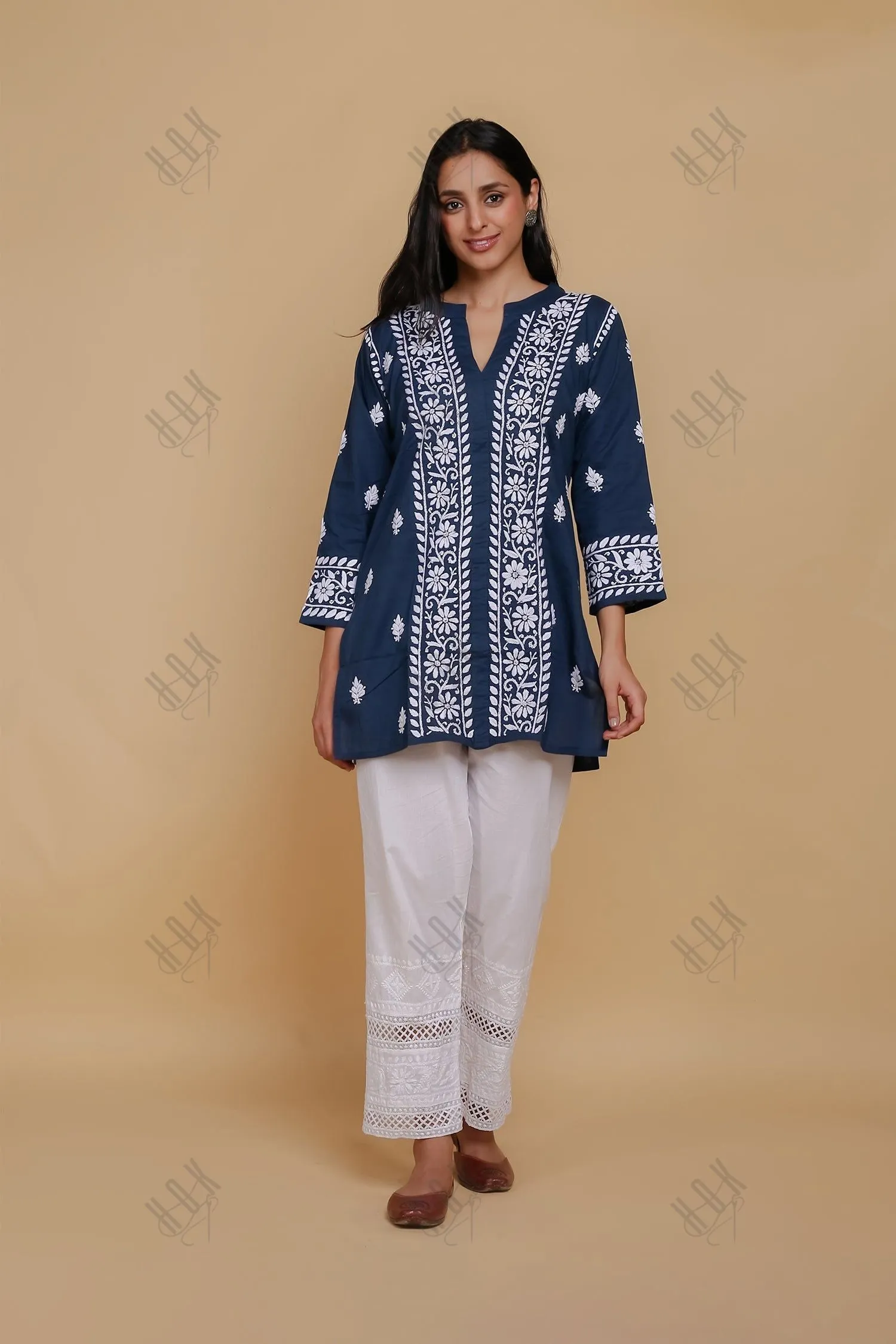Saba Chikankari Short Kurta In Slub Cotton - Blue